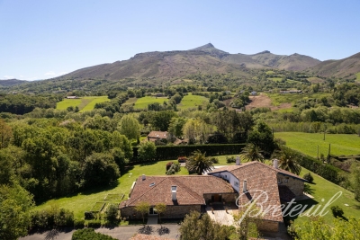 Maison à vendre à URRUGNE  - 10 pièces - 350 m² 