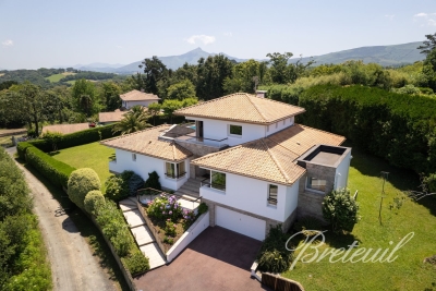 Maison à vendre à URRUGNE  - 7 pièces - 250 m² 