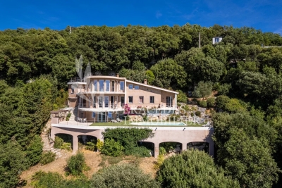 Maison &agrave; vendre &agrave; GRASSE  - 6 pi&egrave;ces - 191 m&sup2; 