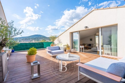 Apartment for sale in STE-MAXIME Fayence - 4 rooms - 159 m² 