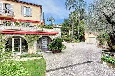 House for sale in CANNES  - 8 rooms - 369 m² 