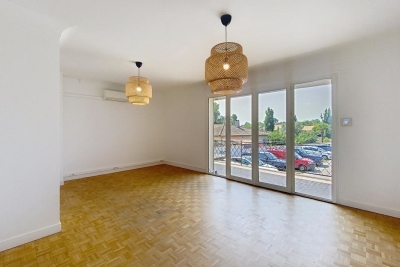 Commerce à louer à BRUGES   - 90 m² 