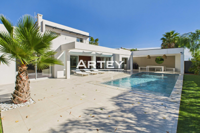 Maison à vendre à HYÈRES  - 6 pièces - 165 m² 