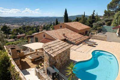 Maison &agrave; vendre &agrave; DRAGUIGNAN  - 8 pi&egrave;ces - 185 m&sup2; 