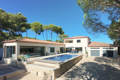 Maison &agrave; vendre &agrave; Nages-et-Solorgues  - 8 pi&egrave;ces 288 m&sup2; 