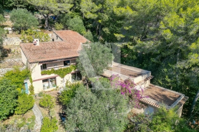 House for sale in VALLAURIS  - 7 rooms - 203 m² 