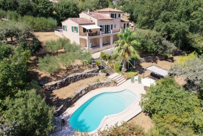 House for sale in LE CANNET-DES-MAURES  - 6 rooms - 176 m&sup2; 
