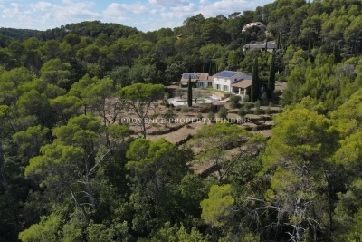 Maison à vendre à LORGUES  - 9 pièces - 320 m² 