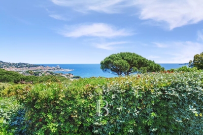 House for sale in STE-MAXIME  - 6 rooms - 245 m² 