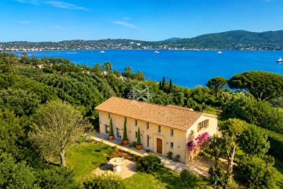Villa à Grimaud &agrave; louer à partir de 14 000 € / semaine, Photo 1