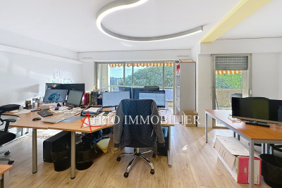 Appartement à vendre à CAGNES-SUR-MER Port Vauban - 4 pièces - 100 m² 