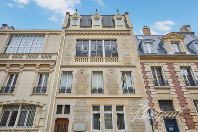 Maison à vendre à PARIS 17EME Pont de Flandre 8 - 15 pièces - 500 m² 