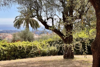House for sale in Vence  - 7 rooms 230 m&sup2; 