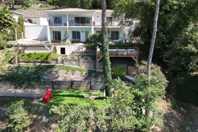 Maison à vendre à BAGNOLS-EN-FORÊT Nord Rn7 - 7 pièces - 203 m² 