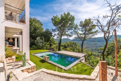 Maison &agrave; vendre &agrave; BAGNOLS-EN-FORÊT l'Oratoire - 7 pi&egrave;ces - 203 m&sup2; 