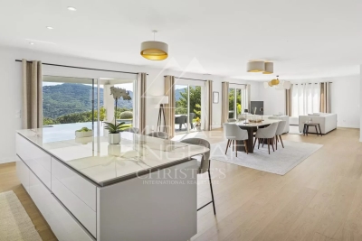 House for sale in MANDELIEU-LA-NAPOULE Coursegoules - 7 rooms - 264 m&sup2; 