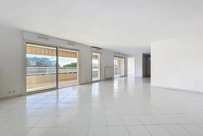 Apartment for sale in CANNES-LA-BOCCA  - 4 rooms  