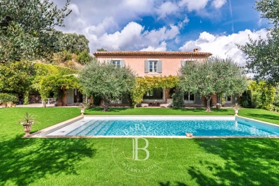 House for sale in GRASSE  - 6 rooms - 252 m² 