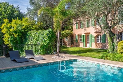 House for sale in GRASSE  - 6 rooms - 200 m² 