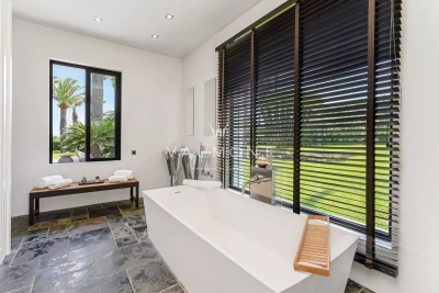 Villa à Saint-Tropez &agrave; louer à partir de 175 000 € / semaine, Photo 12