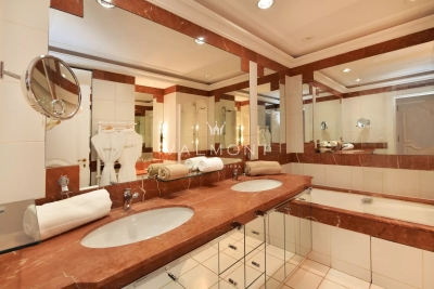 Villa à Antibes &agrave; louer à partir de 250 000 € / semaine, Photo 15