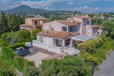 Maison à vendre pied dans l eau jardin alpes maritimes 