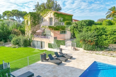 House for sale in VALLAURIS  - 14 rooms - 400 m² 