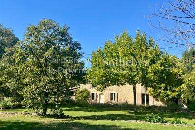 Maison à vendre à ST-RÉMY-DE-PROVENCE Centre Ancien-Cros-Lotins - 5 pièces - 262 m² 