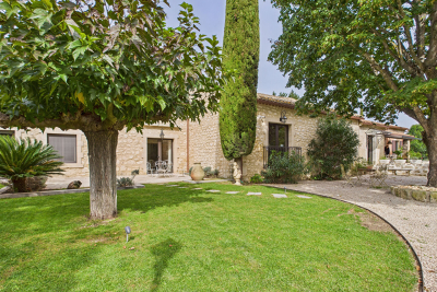 Maison à vendre à MOLLÉGÈS La Jarre-Roy d'Espagne - 6 pièces - 303 m² 