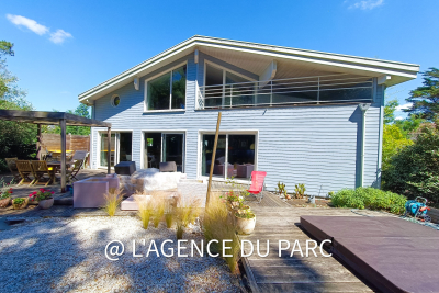 Maison à vendre à ST GEORGES DE DIDONNE Port-d'Envaux - 6 pièces - 209 m² 