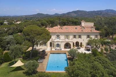 Villa à Fréjus &agrave; louer à partir de 28 500 € / semaine, Photo 3