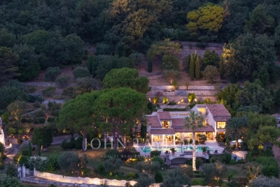 House for sale in VENCE  - 18 rooms - 481 m&sup2; 