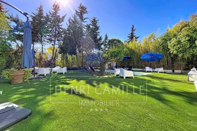 Maison à vendre à LE CANNET Bois Fleuri-Chevre d'Or-Saint Philippe - 7 pièces - 283 m² 