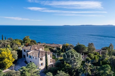 Maison à vendre à RAYOL-CANADEL-SUR-MER  - 8 pièces - 200 m² 