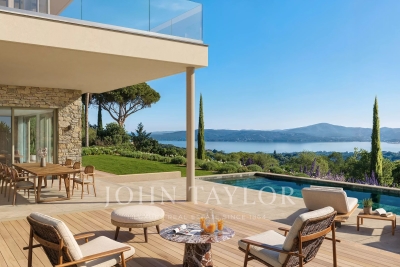 Maison &agrave; vendre &agrave; GRIMAUD  - 6 pi&egrave;ces - 385 m&sup2; 