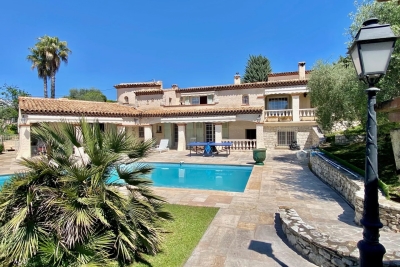 Maison à vendre à LA GAUDE Bois Fleuri-Chevre d'Or-Saint Philippe - 9 pièces - 266 m² 