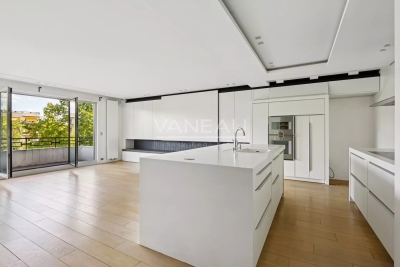 Appartement à vendre à NEUILLY SUR SEINE Salle des Fetes - 4 pièces - 116 m² 