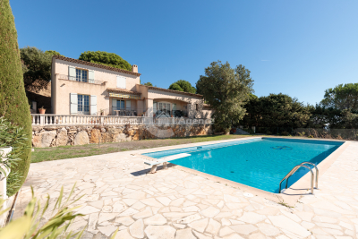 Maison à vendre à Vallauris  - 8 pièces 197 m² 