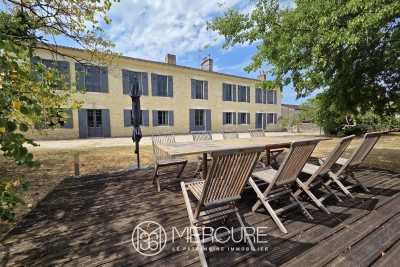 Maison à vendre à LESPARRE-MEDOC Chartrons-Grand-Parc 3 - 11 pièces - 449 m² 