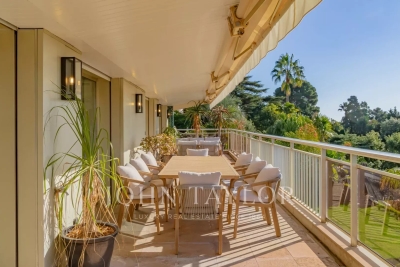 House for sale in CANNES  - 5 rooms - 315 m² 