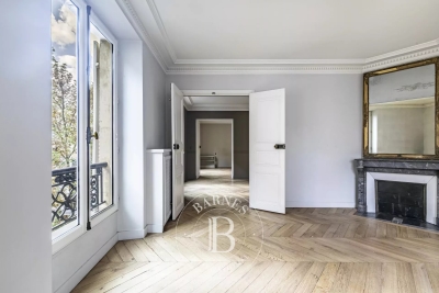Apartment for sale in PARIS 7EME Les Archives 1 - 3 rooms - 74 m² 