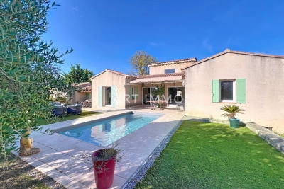 Maison à vendre à CABRIÈRES D'AVIGNON Fourchevieilles - 7 pièces - 186 m² 