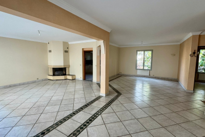 Commerce à louer à AIX-EN-PROVENCE Pauriol-Vertus - 5 pièces - 202 m² 