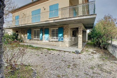 Maison à vendre à PERNES-LES-FONTAINES Fourchevieilles - 9 pièces - 282 m² 