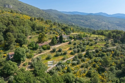 Maison à vendre à SEILLANS  - 17 pièces - 470 m² 