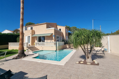 Maison à vendre à ST-RAPHAËL Peyron-Saint Sebastien - 6 pièces - 152 m² 