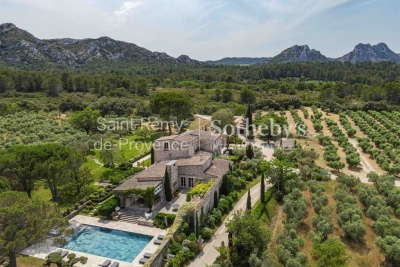 Maison à vendre à EYGALIÈRES Longuillar - 12 pièces - 675 m² 