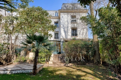 House for sale in PARIS 16EME Porte Saint-Martin - 14 rooms - 500 m² 