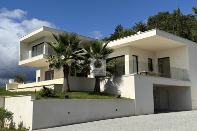 Maison à vendre à MERCUROL  - 6 pièces - 248 m² 