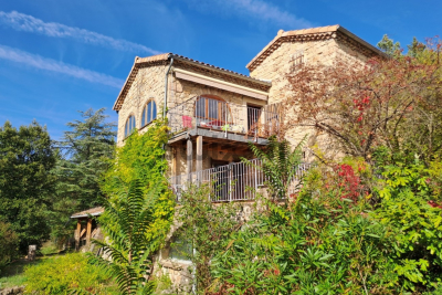 Maison à vendre à LES VANS Vernon - 9 pièces - 216 m² 